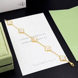 🤍Van Cleef & Arpels White Bracelet✅